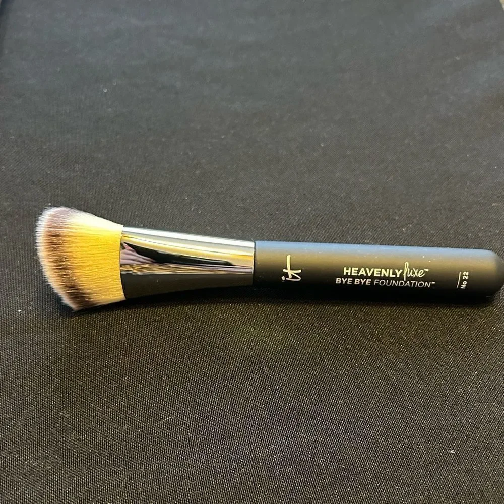IT Cosmetics Heavenly Luxe Bye Bye Foundation Brush #22 New FullSz